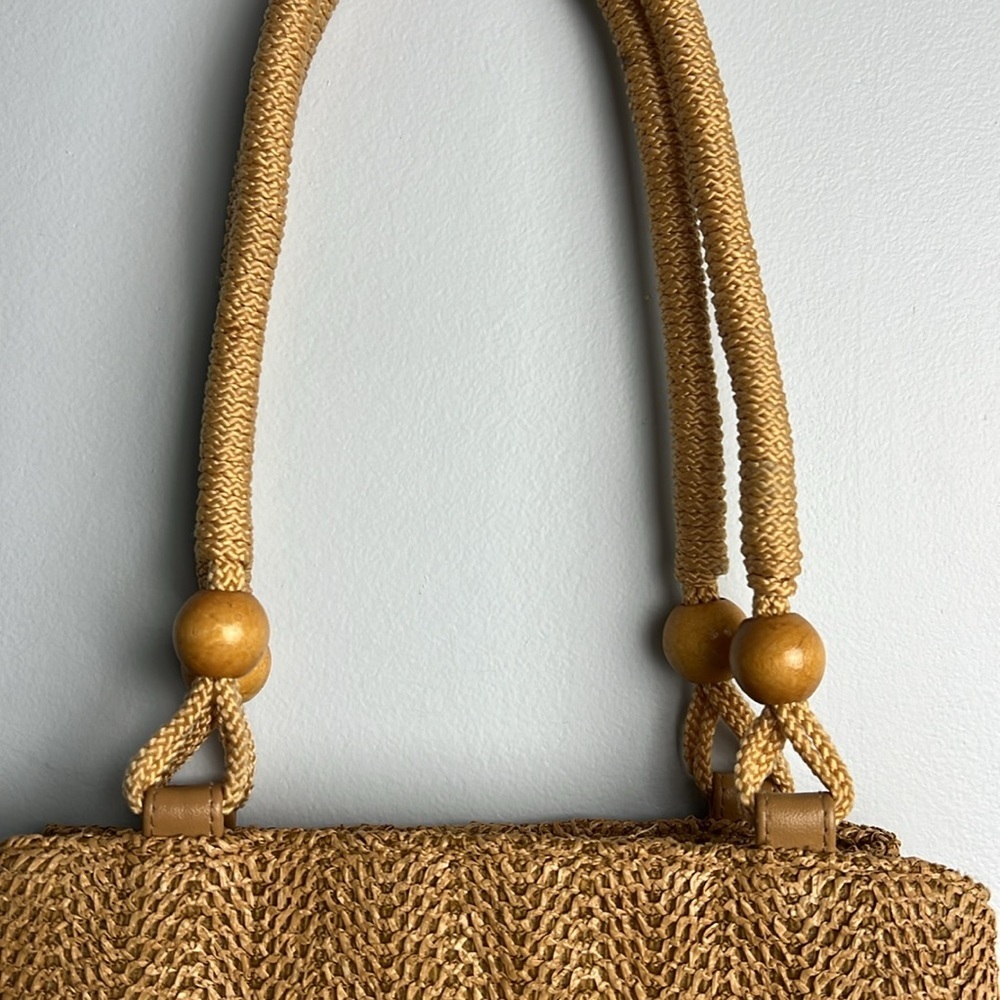 Vintage straw shoulder tote/ bag with floral embroidery and beads on handles - Picture 5 of 10